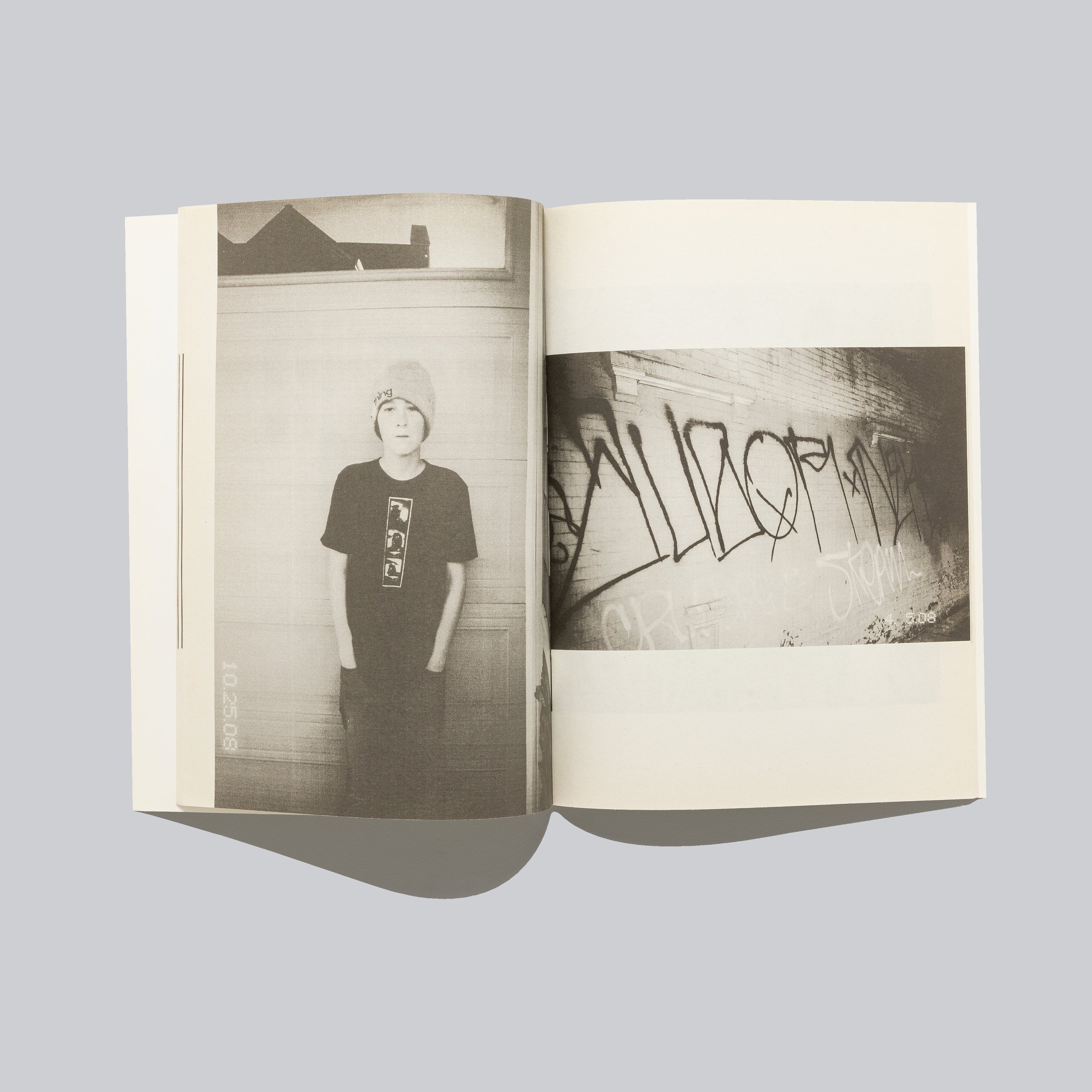 完璧わいふによる DEBRIS BY ARI MARCOPOULOS — GLITTER BOOKS アート・デザイン・音楽